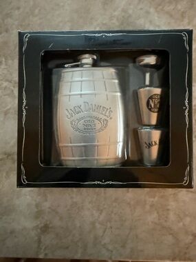 Jack Daniels Silver Barrel Hip Flask Gift Set